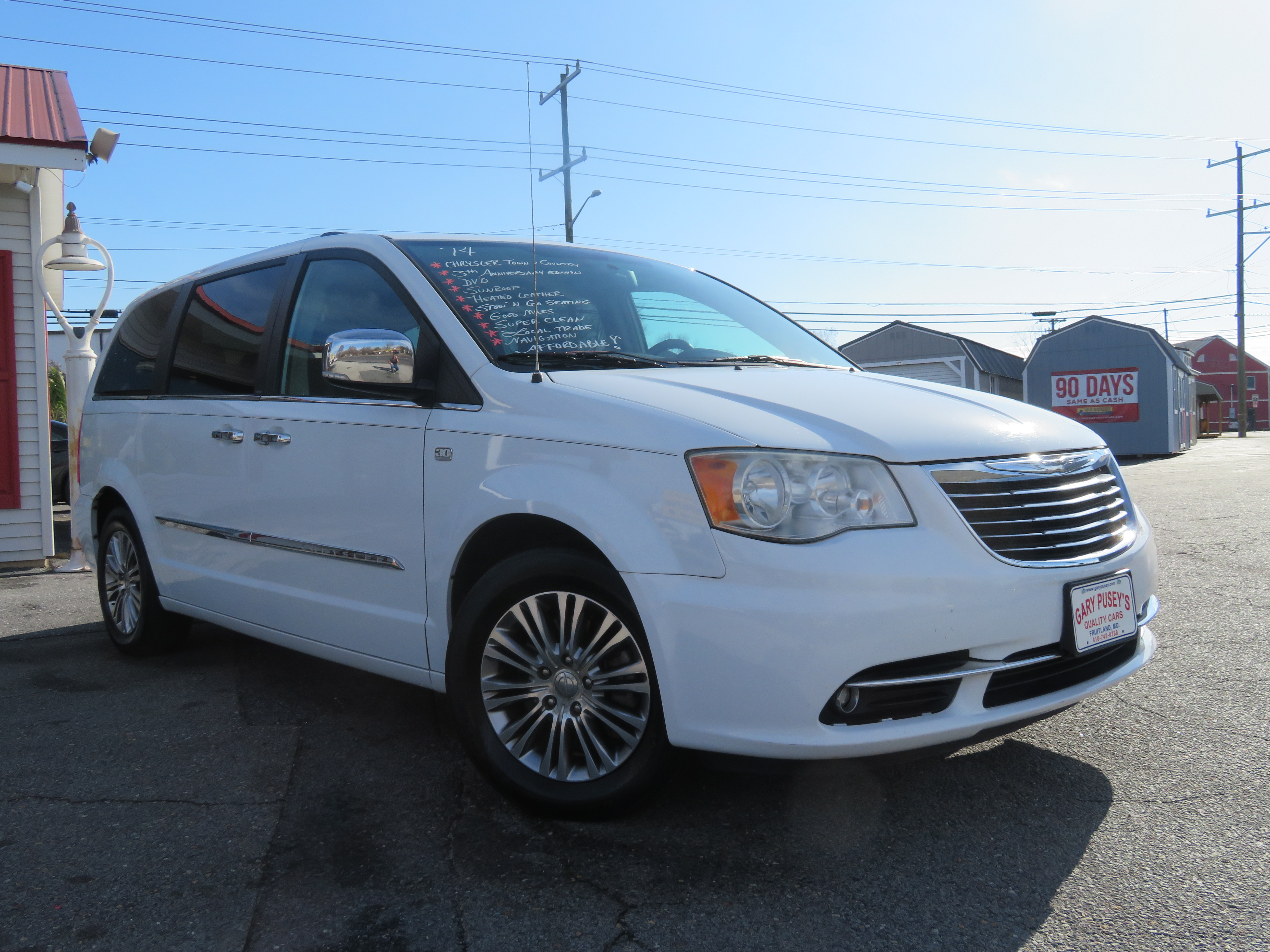 2014 Chrysler Town & Country 30th Anniversary Edition DVD/Nav./Leather/Sunroof